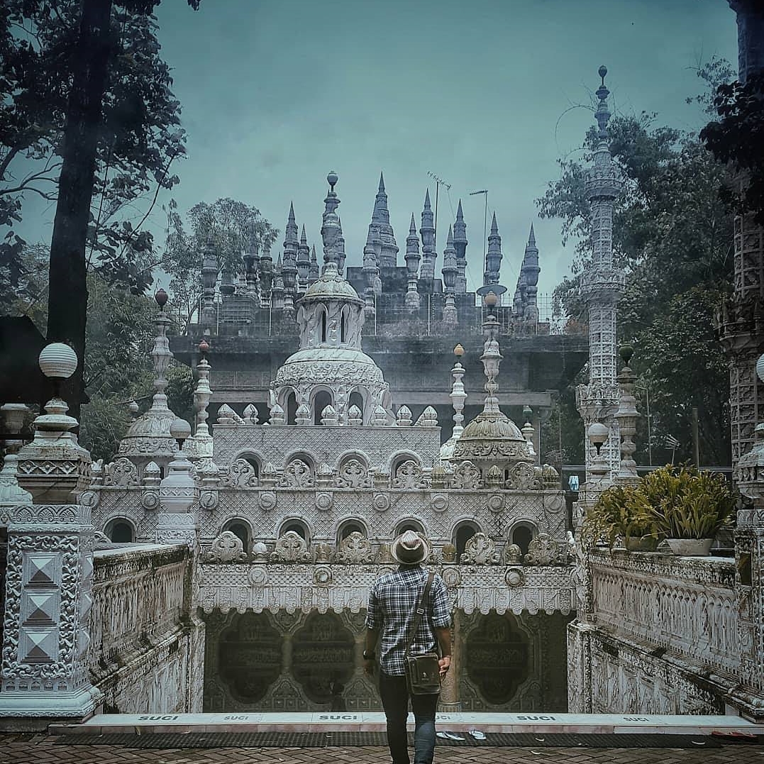 Masjid Tiban Yang Megah